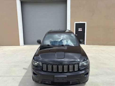 Used 2018 Jeep Grand Cherokee Altitude AWD/4WD image 10
