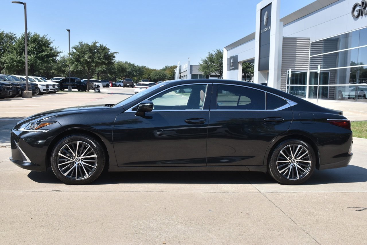 Used 2025 Lexus ES 350 w/ Premium Package FWD image 12