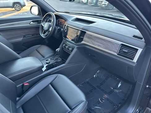 Used 2022 Volkswagen Atlas Cross Sport SE image 35