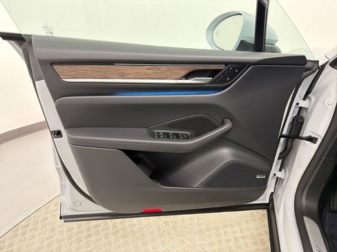 New 2026 Porsche Macan Electric image 17