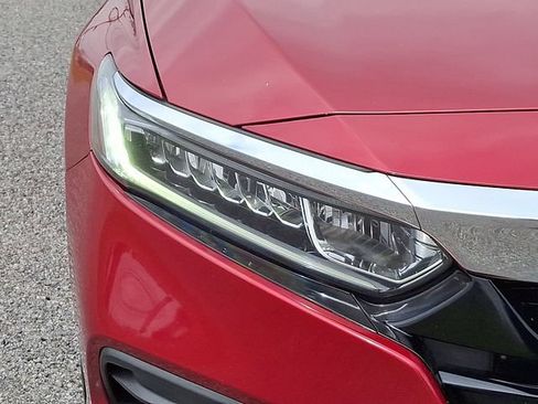 Used 2018 Honda Accord LX image 9