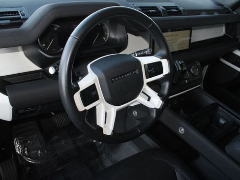 Used 2023 Land Rover Defender 110 S image 4