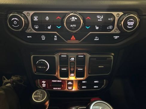 Used 2024 Jeep Wrangler Unlimited Rubicon w/ Convenience Group AWD/4WD image 21