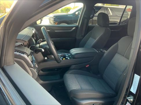 Used 2025 GMC Acadia Elevation image 8