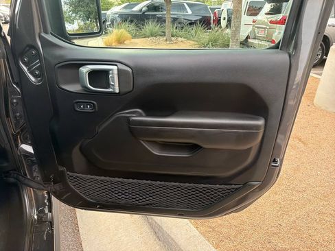 Used 2021 Jeep Gladiator Sport AWD/4WD image 37