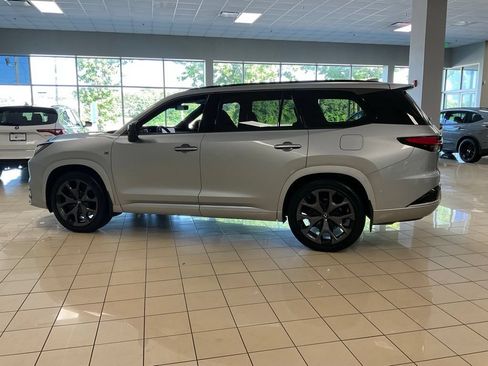 Used 2025 Lexus TX 500h AWD w/ Technology Package image 5
