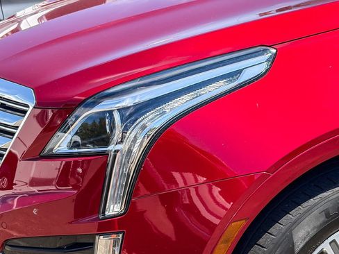 Used 2019 Cadillac XT5 Luxury FWD image 2