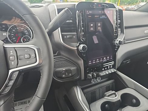 New 2026 RAM 3500 Big Horn AWD/4WD image 15