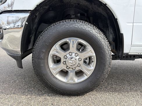 Used 2025 RAM 3500 Big Horn AWD/4WD image 34