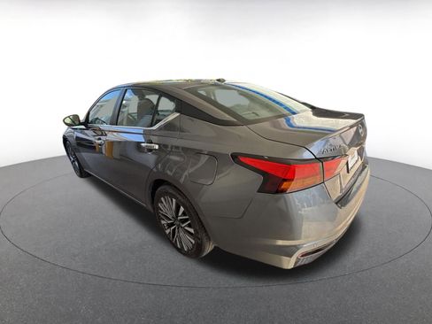 Used 2025 Nissan Altima 2.5 SV image 15