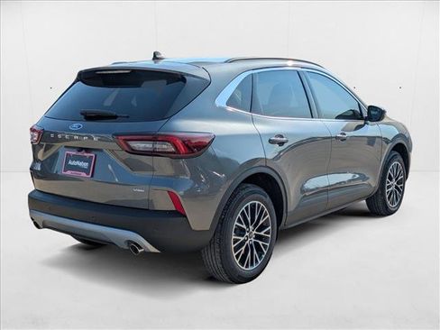 New 2025 Ford Escape SE image 2