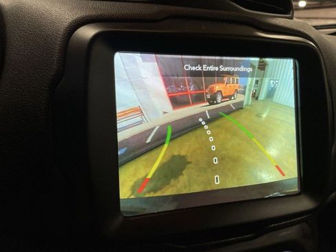 Used 2023 Jeep Renegade Latitude image 19