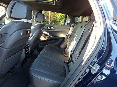 New 2026 BMW X6 xDrive40i w/ Climate Comfort Package image 10