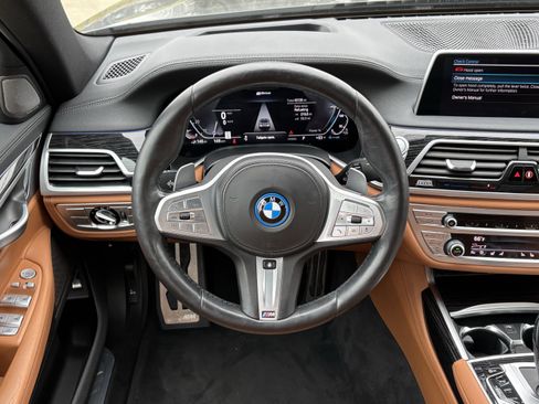 Used 2022 BMW 745e xDrive w/ M Sport Package image 18