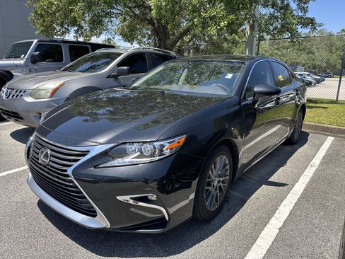 Used 2018 Lexus ES 350 w/ Navigation System Package FWD image 4