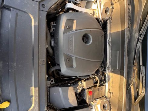 Used 2017 Volvo XC90 T6 Momentum w/ Vision Package image 36