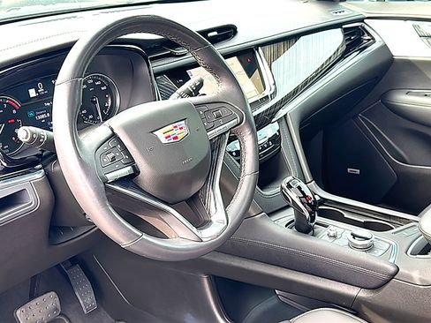 Used 2024 Cadillac XT6 Premium Luxury FWD image 12