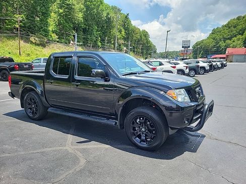 Used 2021 Nissan Frontier SV w/ Midnight Edition Floor Mats AWD/4WD image 5
