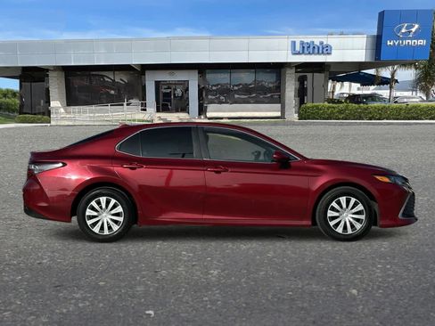 Used 2022 Toyota Camry LE image 8