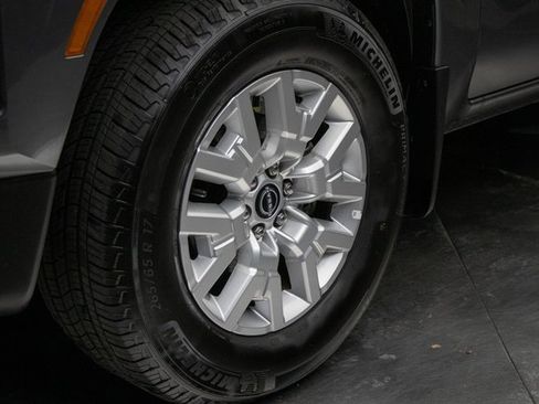 Used 2024 Nissan Frontier SV w/ SV Convenience Package image 7