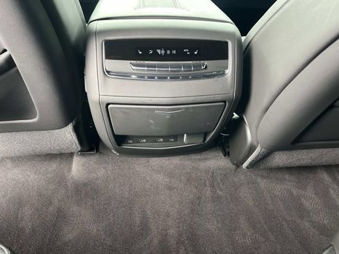 Used 2025 Cadillac Escalade Sport Platinum w/ LPO, ONYX Package image 17