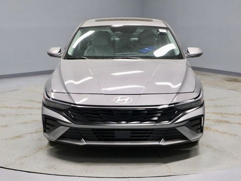 Certified 2025 Hyundai Elantra Limited w/ Cargo Package image 8