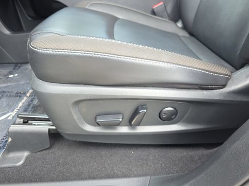 Used 2025 Nissan Pathfinder SL FWD image 28