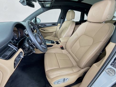Certified 2025 Porsche Macan AWD/4WD image 5
