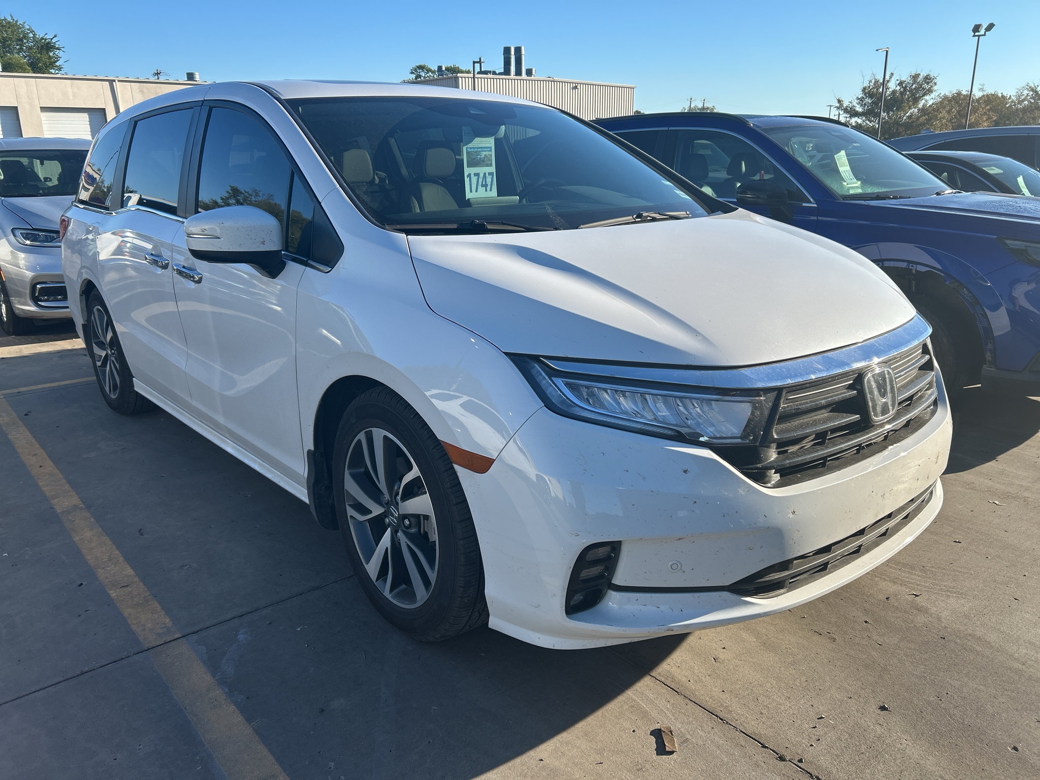 Used 2023 Honda Odyssey Touring image 2