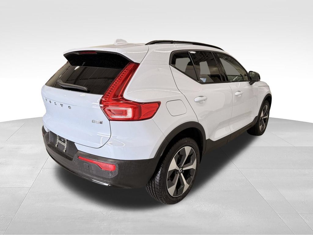 Used 2026 Volvo XC40 B5 Plus AWD/4WD image 6