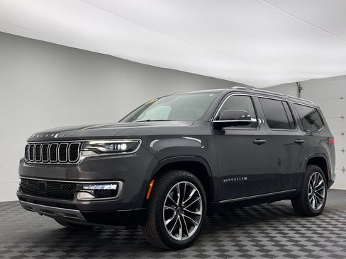 Used 2022 Jeep Wagoneer Series III w/ Premium Group I AWD/4WD image 2