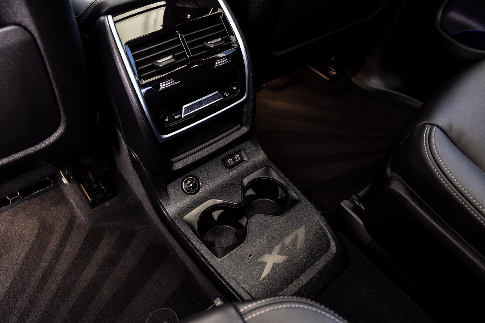 Certified 2023 BMW ALPINA XB7 AWD/4WD image 29