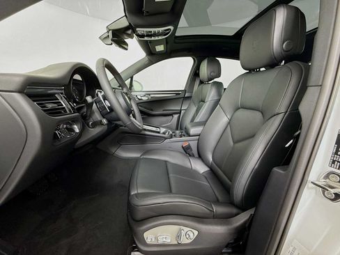 New 2026 Porsche Macan AWD/4WD image 5