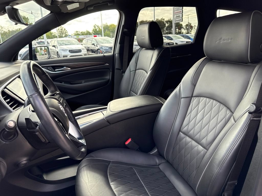 Used 2022 Buick Enclave Avenir w/ Avenir Technology Package AWD/4WD image 52