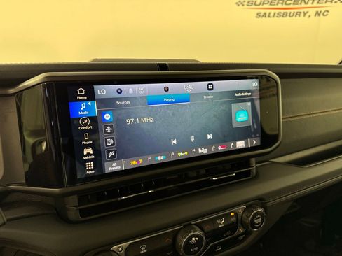 Used 2024 Jeep Gladiator Mojave image 14