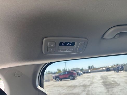 Used 2026 Kia Carnival FWD image 24
