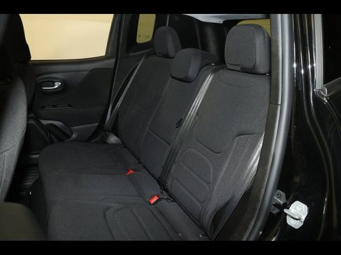 Used 2019 Jeep Renegade Latitude w/ Safety & Security Group II image 23