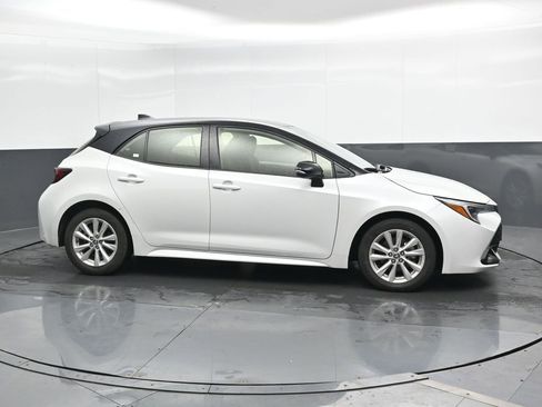 Used 2023 Toyota Corolla SE w/ SE Premium Package image 3
