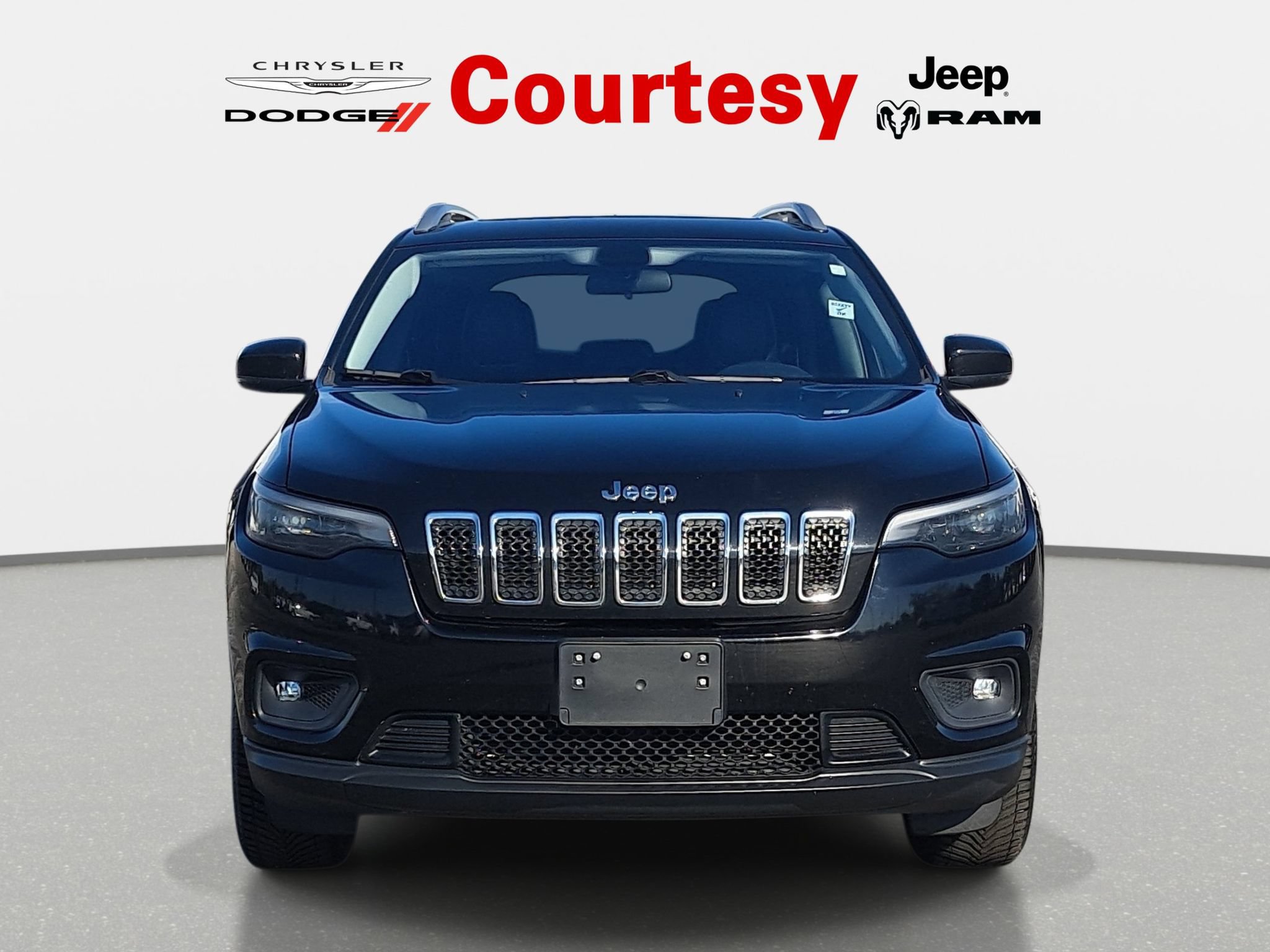 Used 2019 Jeep Cherokee Latitude Plus w/ Cold Weather Group AWD/4WD image 9