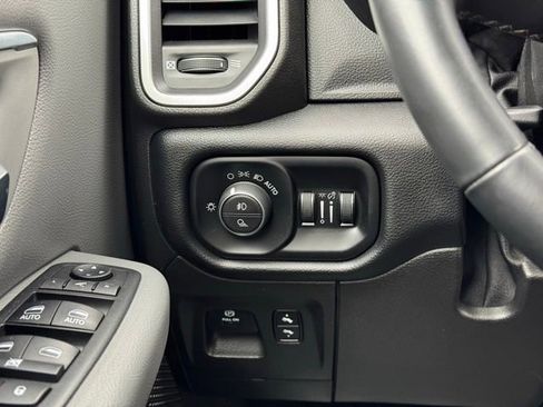 Used 2019 RAM 1500 Big Horn image 31