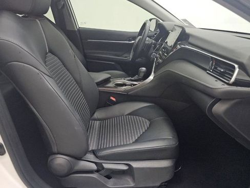 Used 2023 Toyota Camry SE FWD image 2