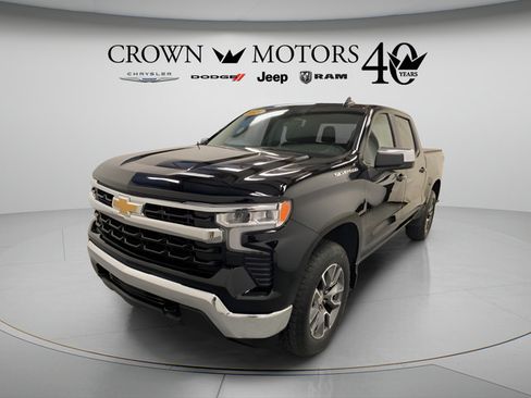 Used 2024 Chevrolet Silverado 1500 LT AWD/4WD image 3