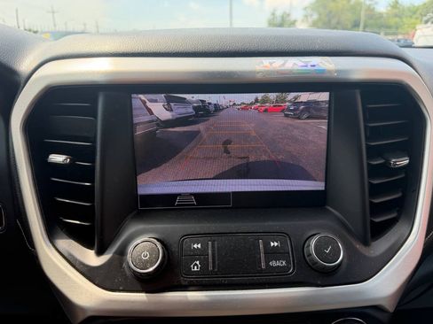 Used 2022 GMC Acadia SLE w/ Driver Convenience Package FWD image 17