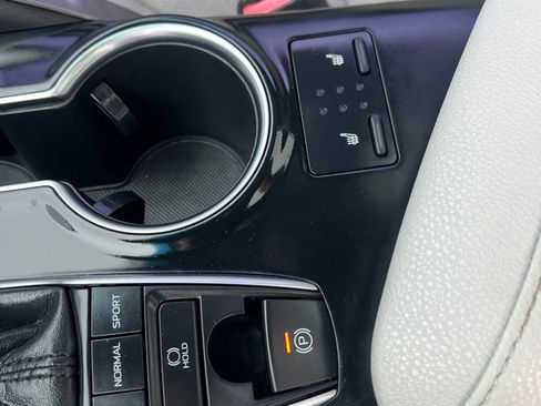 Used 2018 Toyota Camry XSE FWD image 40