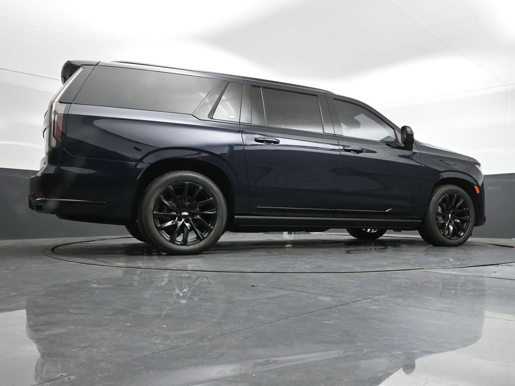 Used 2023 Cadillac Escalade ESV Sport Platinum w/ LPO, ONYX Package AWD/4WD image 43
