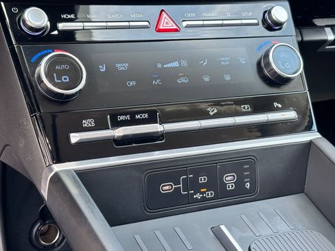 Used 2025 Hyundai Santa Fe SEL FWD image 25