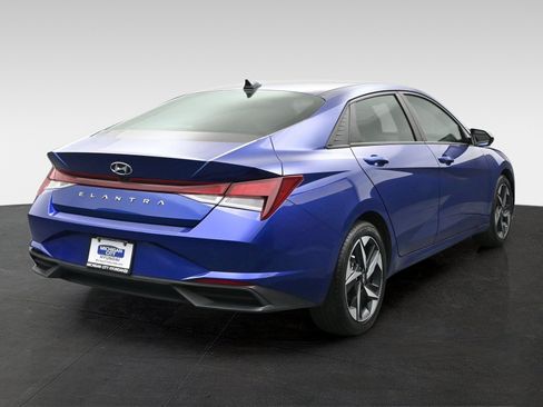 Used 2023 Hyundai Elantra SEL w/ Convenience Package FWD image 4