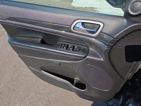 Used 2019 Jeep Grand Cherokee Limited image 14