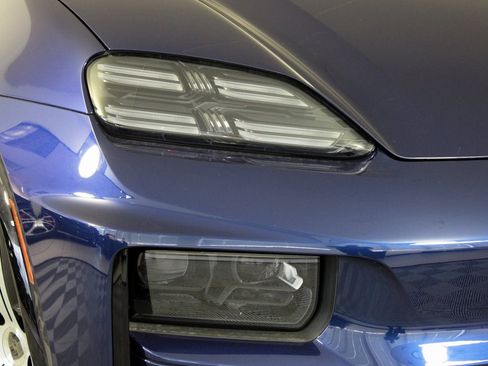 Used 2025 Porsche Macan Turbo Electric image 11