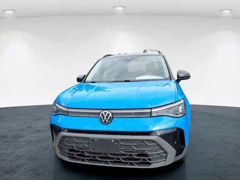 Used 2025 Volkswagen Taos SE AWD/4WD image 6